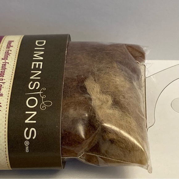 12 Dimensions FeltWorks 100% Wool Brown Curly Roving 0.25oz Needle Felti… - Picture 11 of 15